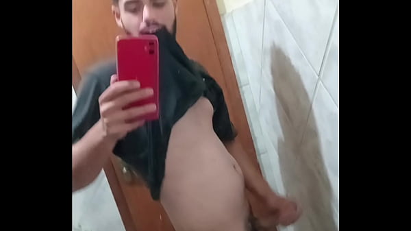 Mulher deliciosa se masturbando sozinha no banheiro
