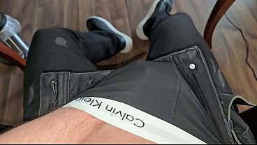 Papai alemão manda você fazer punheta no pau duro dele